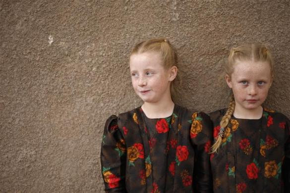 Hai chị em Helena và Lizbeth ở Chihuahua, Mexico. Hai chị em Helena và Lizbeth ở Chihuahua, Mexico.