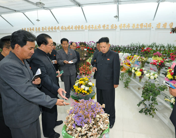 Tại đây, ông đã được nghe giới thiệu tóm tắt về quá trình nghiên cứu và hoạt động của viện. Tại đây, ông đã được nghe giới thiệu tóm tắt về quá trình nghiên cứu và hoạt động của viện.