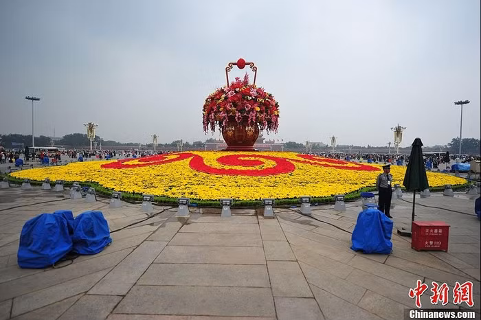 Nhân viên an ninh bảo vệ