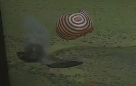 Các phi hành gia trên tàu vũ trụ Thần Châu-9 đã cất cánh vào ngày 16/6 và đặt chân trở lại Trái Đất lúc khoảng 10 giờ sáng theo giờ Trung Quốc. Các phi hành gia trên tàu vũ trụ Thần Châu-9 đã cất cánh vào ngày 16/6 và đặt chân trở lại Trái Đất lúc khoảng 10 giờ sáng theo giờ Trung Quốc.