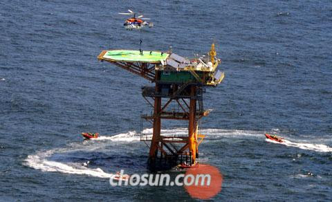 Trạm nghiên cứu khoa họccủa Hàn Quốc ở bãi đá Ieodo.