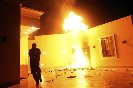 Lửa cháy rực tại khu nhà lãnh sứ quán Mỹ ở Benghazi, Libya. Lửa cháy rực tại khu nhà lãnh sứ quán Mỹ ở Benghazi, Libya.