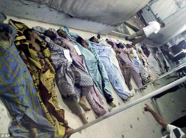 Hình ảnh thương tâm về các thi thể người Syria mới được phát hiện.