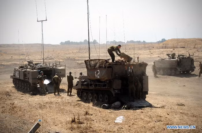 Các binh sĩ chuẩn bị diễn tập.