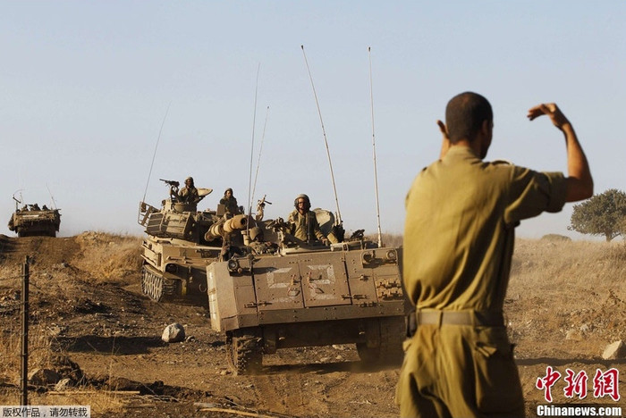 Chỉ huy các binh sĩ tham gia cuộc diễn tập. Chỉ huy các binh sĩ tham gia cuộc diễn tập.