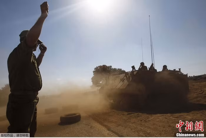 Chỉ huy diễn tập.