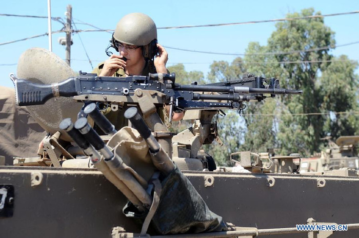 Một binh sĩ pháo binh tham gia cuộc diễn tập. Một binh sĩ pháo binh tham gia cuộc diễn tập.