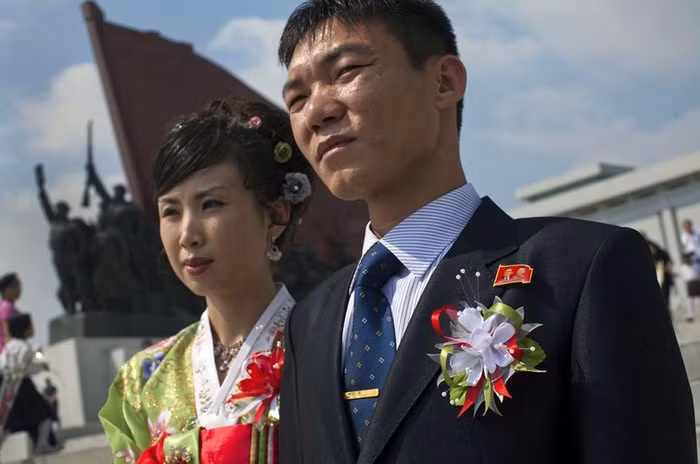 Một cặp đôi kết hôn vào ngày Quốc khánh.