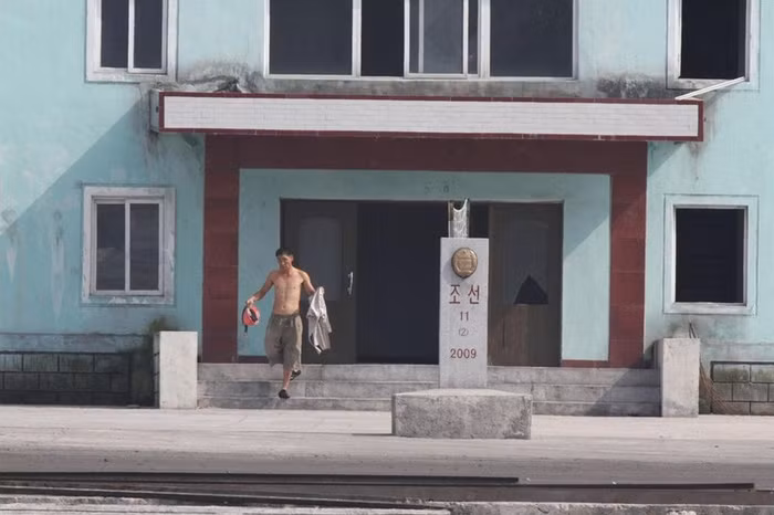 Thành phố Sinuiju cũng nằm bên bờ sông Áp Lục.