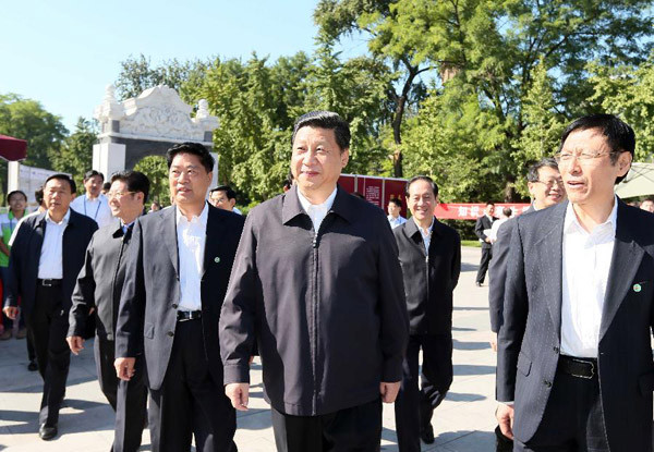 Phó Chủ tịch Trung Quốc Tập Cận Bình tới Đại học Nông nghiệp Trung Quốc ở Bắc Kinh. Phó Chủ tịch Trung Quốc Tập Cận Bình tới Đại học Nông nghiệp Trung Quốc ở Bắc Kinh.