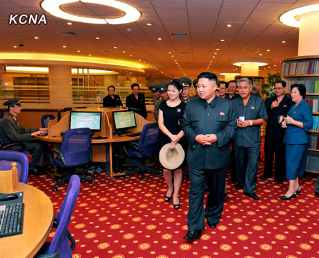 Hệ thống máy tính, các phần mềm, cơ sở dữ liệu cũng như trang thiết bị nội thất được trang bị đầy đủ tại thư viện.