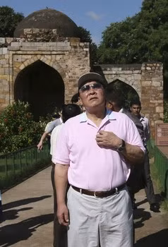 Ông Lương Quang Liệt tranh thủ thăm thú danh lam thắng tích New Delhi trong chuyến thăm Ấn Độ hiếm hoi này, đây cũng là những hình ảnh hiếm thấy về Bộ trưởng Quốc phòng Trung Quốc.