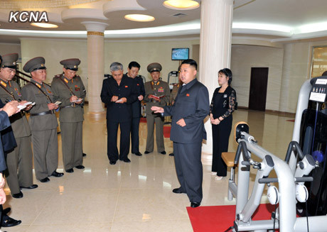 Trung tâm được trang bị 138 bộ dụng cụ thể thao của 61 loại bao gồm cả đi xe đạp, chạy bộ và các bài tập chèo thuyền cũng với các thiết bị y tế hiện đại. Trung tâm được trang bị 138 bộ dụng cụ thể thao của 61 loại bao gồm cả đi xe đạp, chạy bộ và các bài tập chèo thuyền cũng với các thiết bị y tế hiện đại.