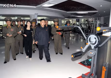 Trung tâm thể hình này nằm trên một con đường của Bình Nhưỡng cũng là địa điểm tập trung nhiều công trình mới xây dựng khác như bệnh viện, chung cư,...