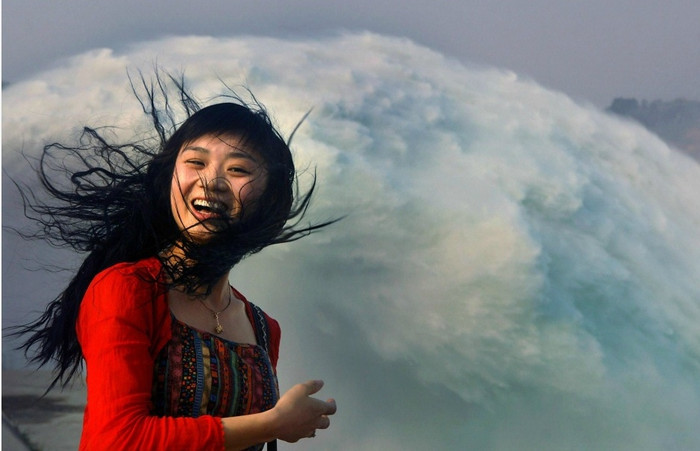 Khung cảnh hùng vĩ này không thể bị bỏ qua trong những bức ảnh lưu niệm của người dân, du khách.