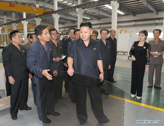 Trước đó, ông đã đến thăm một nhà hàng ở Bình Nhưỡng. Lần này, ông cùng vợ đã thị sát nhà máy gạch Taedonggang. Trước đó, ông đã đến thăm một nhà hàng ở Bình Nhưỡng. Lần này, ông cùng vợ đã thị sát nhà máy gạch Taedonggang.