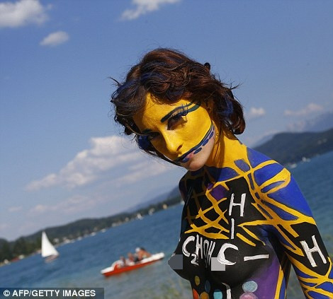 Cảm hứng sáng tạo từ các phương trình hoá học.