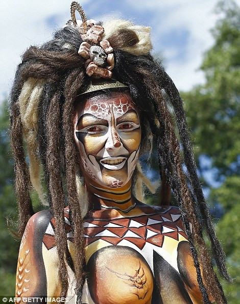 Ngoài ra, còn có những tác phẩm được lấy cảm hứng từ các thổ dân ở lục địa đen.