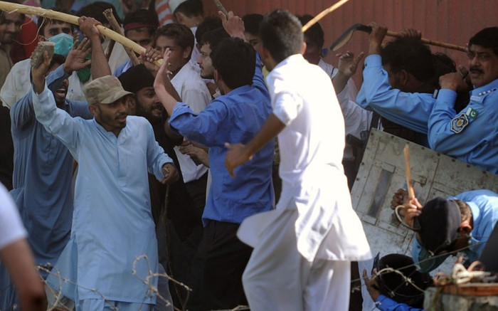 Gậy gộc được sử dụng làm vũ khí Gậy gộc được sử dụng làm vũ khí