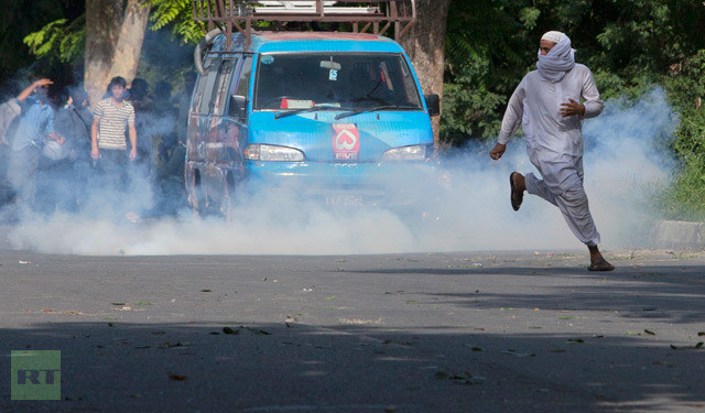 Đại sứ quán Mỹ tại Islamabad nằm trong khu vực có một số cơ quan chính phủ, trong đó có Đại sứ quán Anh và Pháp. Cảnh sát đã phải dùng một container để chặn đám đông đi vào khu vực. Đại sứ quán Mỹ tại Islamabad nằm trong khu vực có một số cơ quan chính phủ, trong đó có Đại sứ quán Anh và Pháp. Cảnh sát đã phải dùng một container để chặn đám đông đi vào khu vực.
