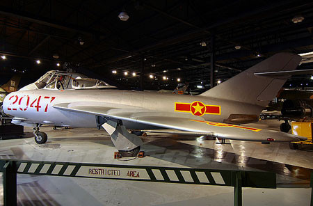 MiG-17F (số hiệu 2047) trưng bày tại bảo tàng hàng không – không quân Mỹ đặt gần căn cứ không quân Robin (thành phố Houston, bang Georgia). MiG-17F 2047 là chiếc máy bay tiêm kích mà Anh hùng phi công Nguyễn Văn Bảy B đã lái oanh tạc tàu khu trục Mỹ ngày 19/4/1972. Hiện nay, "bản gốc" chiếc 2047 được trưng bày tại Bảo tàng Phòng không – Không quân Việt Nam. MiG-17F (số hiệu 2047) trưng bày tại bảo tàng hàng không – không quân Mỹ đặt gần căn cứ không quân Robin (thành phố Houston, bang Georgia). MiG-17F 2047 là chiếc máy bay tiêm kích mà Anh hùng phi công Nguyễn Văn Bảy B đã lái oanh tạc tàu khu trục Mỹ ngày 19/4/1972. Hiện nay, "bản gốc" chiếc 2047 được trưng bày tại Bảo tàng Phòng không – Không quân Việt Nam.