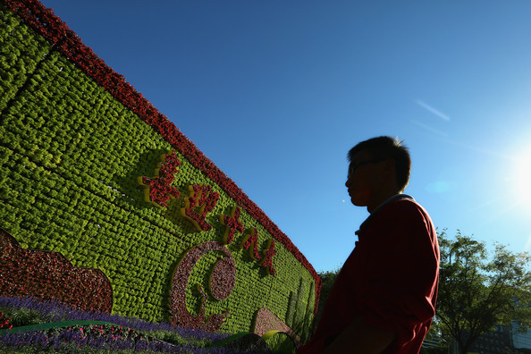 Nhiều du khách và người dân đã đến chiêm ngưỡng những tác phẩm nghệ thuật từ hoa và cây xanh.