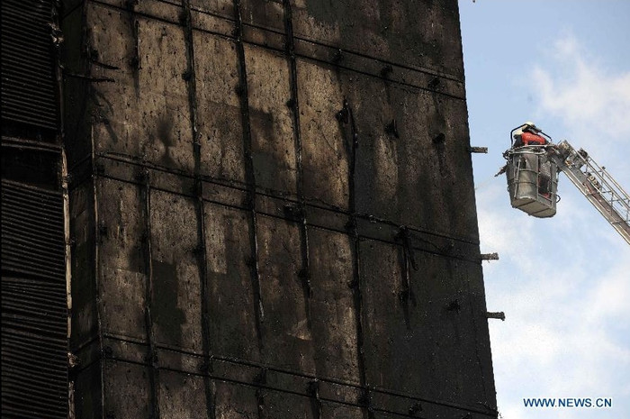 Toà nhà bị thiệt hại nặng nề ở bên ngoài nhưng may mắn là bên trong toà nhà phần lớn không bị phá hủy bởi đám cháy. Toà nhà bị thiệt hại nặng nề ở bên ngoài nhưng may mắn là bên trong toà nhà phần lớn không bị phá hủy bởi đám cháy.