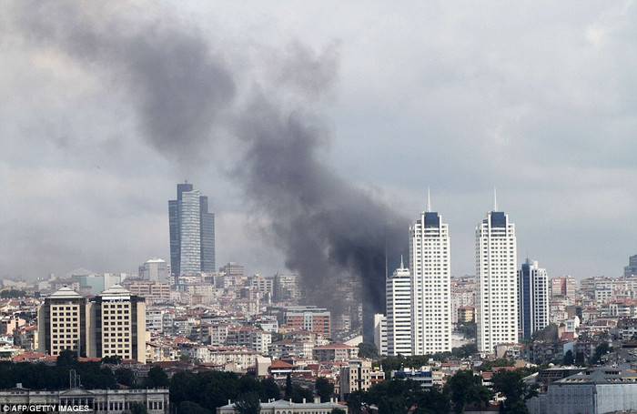 Đây là nơi tập trung của nhiều căn hộ cũng như các cửa hàng, doanh nghiệp. Đây là nơi tập trung của nhiều căn hộ cũng như các cửa hàng, doanh nghiệp.