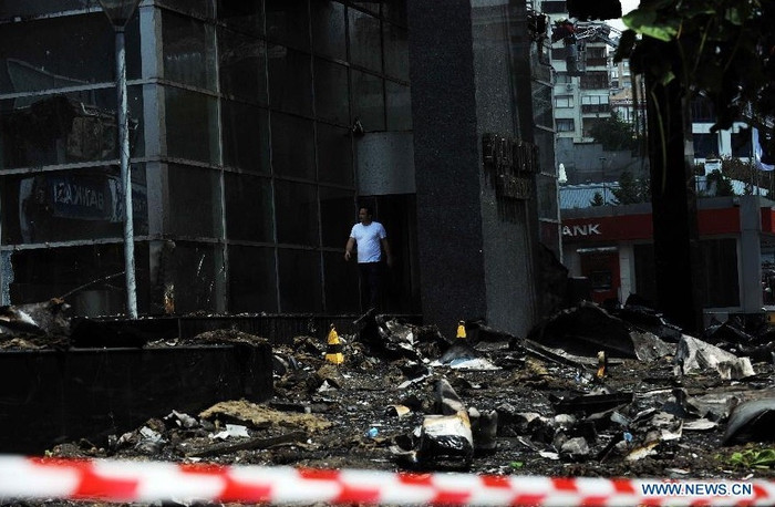 Ngọn lửa gặp gió mạnh khiến nó càng có sức tàn phá khủng khiếp. Ngọn lửa gặp gió mạnh khiến nó càng có sức tàn phá khủng khiếp.