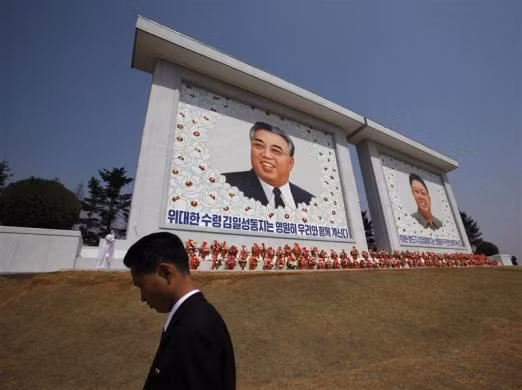 Bức chân dung hai vị cố chủ tịch Kim.