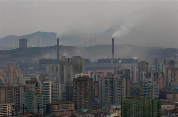 Buổi bình minh ở trung tâm thành phố Bình Nhưỡng. Buổi bình minh ở trung tâm thành phố Bình Nhưỡng.