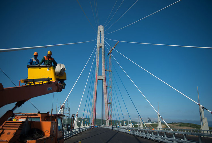 Đây là một trong các dự án lớn được thực hiện nhằm chuẩn bị cho Hội nghị thượng đỉnh Diễn đàn Hợp tác Kinh tế châu Á-Thái Bình Dương năm 2012 mà Nga sẽ đăng cai tổ chức. Đây là một trong các dự án lớn được thực hiện nhằm chuẩn bị cho Hội nghị thượng đỉnh Diễn đàn Hợp tác Kinh tế châu Á-Thái Bình Dương năm 2012 mà Nga sẽ đăng cai tổ chức.