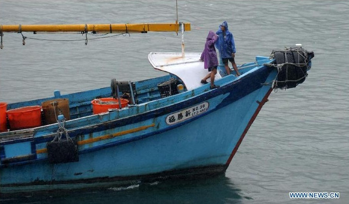 Một tàu cá Đài Loan chuẩn bị tới gần Senkaku.