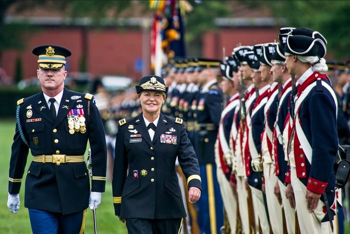 Bà Ann E. Dunwoody gia nhập quân đội vào năm 1974 và vinh dự trở thành một trong 21 vị tướng cấp cao nhất trong quân đội Mỹ, vốn chỉ có 14% số quân là nữ giới vào tháng 11/2008. Bà Ann E. Dunwoody gia nhập quân đội vào năm 1974 và vinh dự trở thành một trong 21 vị tướng cấp cao nhất trong quân đội Mỹ, vốn chỉ có 14% số quân là nữ giới vào tháng 11/2008.