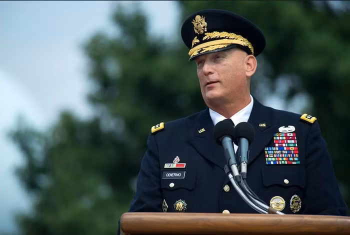 Tham mưu trưởng Lục quân Mỹ, Tướng Ray Odierno đã ca ngợi thành tích của nữ tướng 4 sao đầu tiên của Mỹ vì đã hết mình cho sự nghiệp. Tham mưu trưởng Lục quân Mỹ, Tướng Ray Odierno đã ca ngợi thành tích của nữ tướng 4 sao đầu tiên của Mỹ vì đã hết mình cho sự nghiệp.