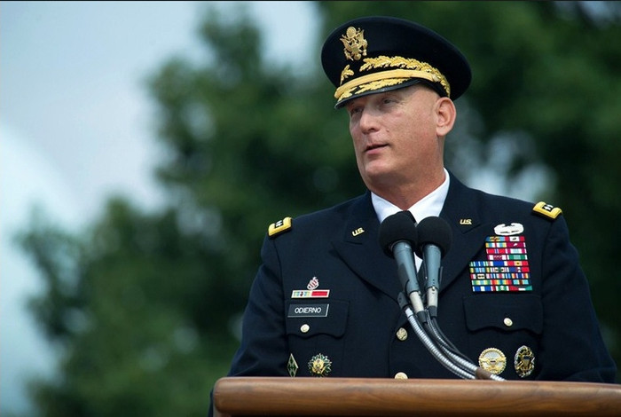 Tham mưu trưởng Lục quân Mỹ, Tướng Ray Odierno đã ca ngợi thành tích của nữ tướng 4 sao đầu tiên của Mỹ vì đã hết mình cho sự nghiệp. Tham mưu trưởng Lục quân Mỹ, Tướng Ray Odierno đã ca ngợi thành tích của nữ tướng 4 sao đầu tiên của Mỹ vì đã hết mình cho sự nghiệp.