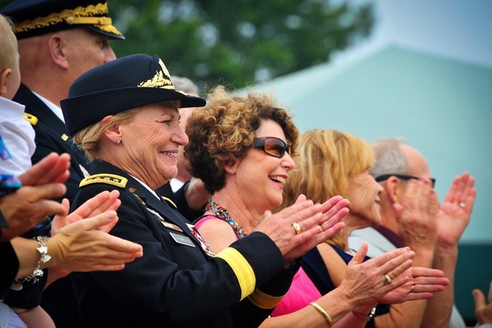 Bạn bè và người thân của bà Dunwoody cũng có mặt tại buổi lễ. Bạn bè và người thân của bà Dunwoody cũng có mặt tại buổi lễ.