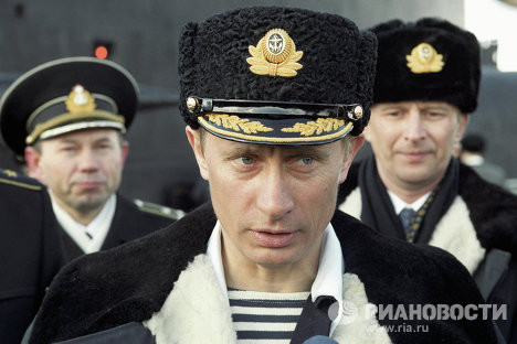 Tháng 4/2000, ông tham dự cuộc diễn tập liên quan đến Hạm đội Bắc Hải của Hải quân Nga tại một căn cứ tàu ngầm năng lượng hạt nhân. Tháng 4/2000, ông tham dự cuộc diễn tập liên quan đến Hạm đội Bắc Hải của Hải quân Nga tại một căn cứ tàu ngầm năng lượng hạt nhân.