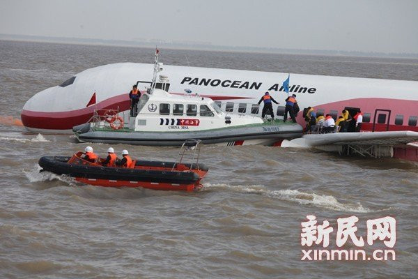 Giải cứu các hành khách.