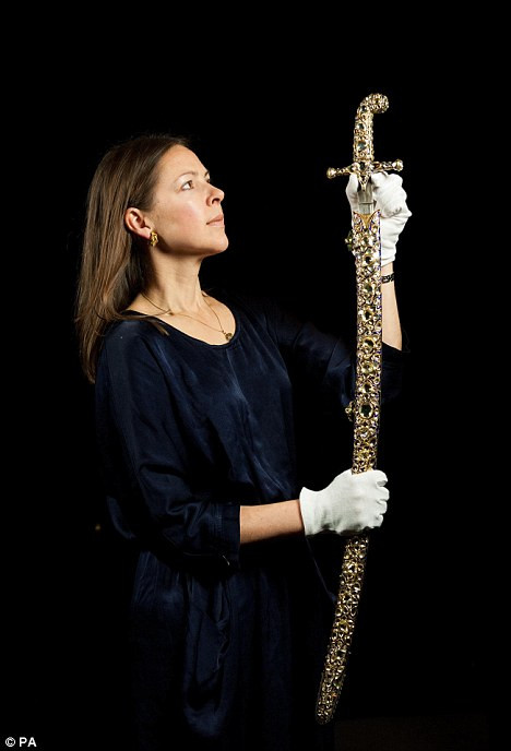 Dự kiến các món đồ đắt giá của Hoàng gia Anh sẽ được trưng bày lần nữa trong khoảng thời gian 31/7 và 7/10.