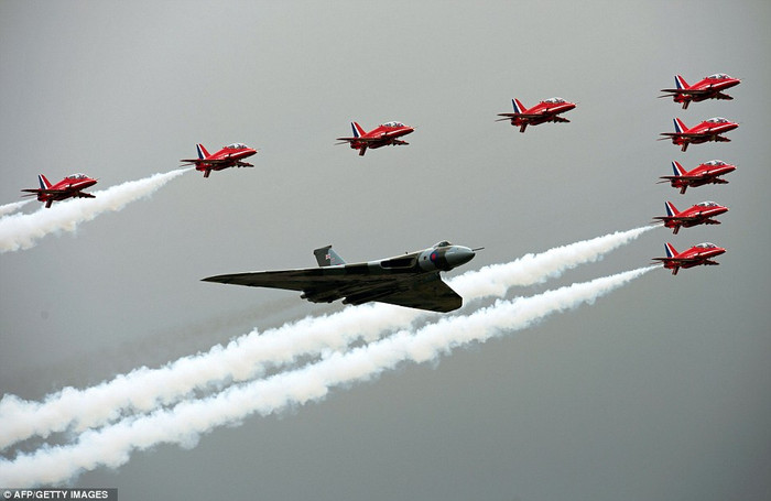 Triển lãm hàng không Farnborough lần này thu hút khoảng 250.000 khách tham quan với sự góp mặt của 1.400 nhà tham gia triển lãm đến từ 40 quốc gia.