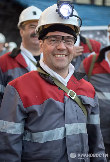 Ngày 6/8, ông Dmitry Medvedev xuống thăm mỏ Listvyazhnaya ở thành phố Belovo.