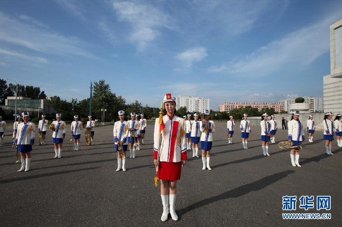 Đội nhạc nữ đón tiếp các quan khách trong Lễ khai mạc Liên hoan phim quốc tế Bình Nhưỡng 2012 (PIFF) vào ngày 20/9. Đội nhạc nữ đón tiếp các quan khách trong Lễ khai mạc Liên hoan phim quốc tế Bình Nhưỡng 2012 (PIFF) vào ngày 20/9.