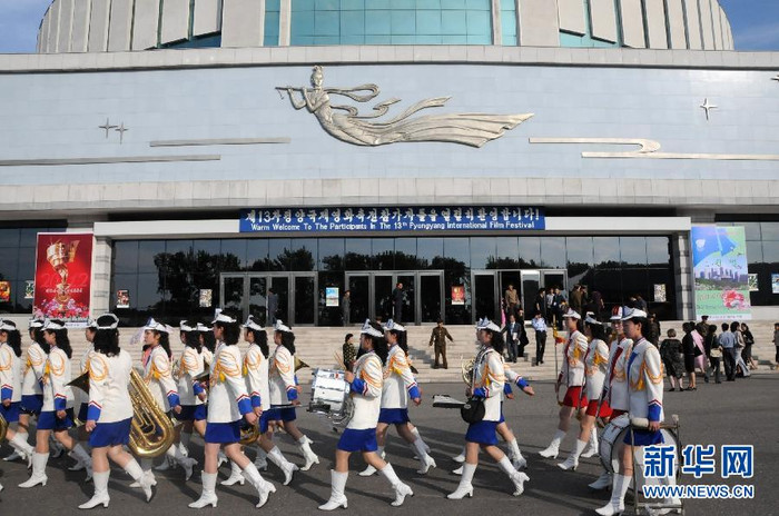 Hơn 90 bộ phim từ hơn 30 quốc gia sẽ được công chiếu tại các rạp chiếu phim lớn ở Bình Nhưỡng. Hơn 90 bộ phim từ hơn 30 quốc gia sẽ được công chiếu tại các rạp chiếu phim lớn ở Bình Nhưỡng.