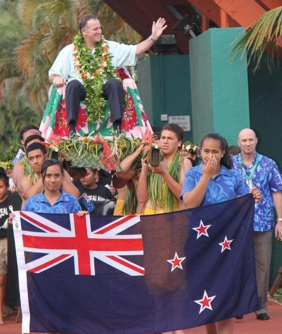 Thủ tướng New Zealand John Key được đón tiếp thân tình khi bước vào Hội trường Quốc gia. Thủ tướng New Zealand John Key được đón tiếp thân tình khi bước vào Hội trường Quốc gia.