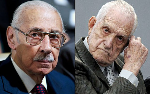 Jorge Videla (trái) và Reynaldo Bignone (phải) đã bị kết tội đánh cắp trẻ em cùng với 6 cựu nhân viên quân sự khác.