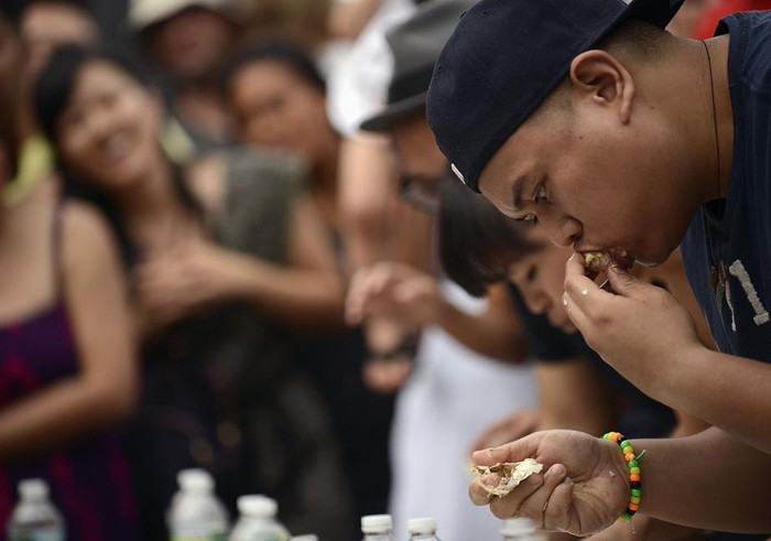 Các thí sinh tranh tài. Các thí sinh tranh tài.