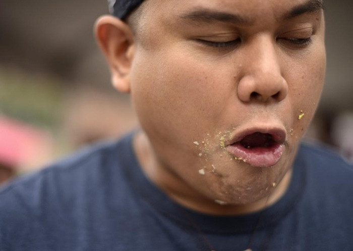 Anh Wayne Algenio chia sẻ rằng: "Tôi chỉ muốn ăn chúng càng nhanh càng tốt. Tôi đã không bị đau bụng và vẫn cảm thấy đói." Anh Wayne Algenio chia sẻ rằng: "Tôi chỉ muốn ăn chúng càng nhanh càng tốt. Tôi đã không bị đau bụng và vẫn cảm thấy đói."