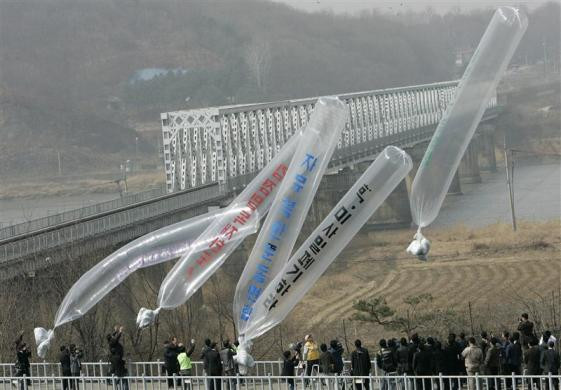 Những người đào tẩu khỏi Triều Tiên ở Imjinkak gần khu phi quân sự.