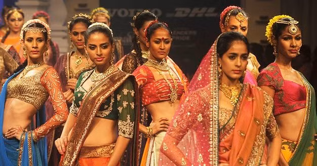 Tuần lễ thời trang rực rỡ sắc màu ở Ấn Độ.